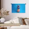 Ananas - Blauw - Tropisch - Vrolijk Wandkleed katoen klein -sfeer1