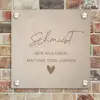 Beige reliëf lijnen - Sierlijk Naambord Vierkant klein -sfeer2