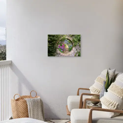 Bloemrijke tuinpoort Tuinposter op houten frame 2 cm dik klein -sfeer1