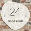 Beige golvende strepen - Klassiek Naambord Organisch middel -sfeer10