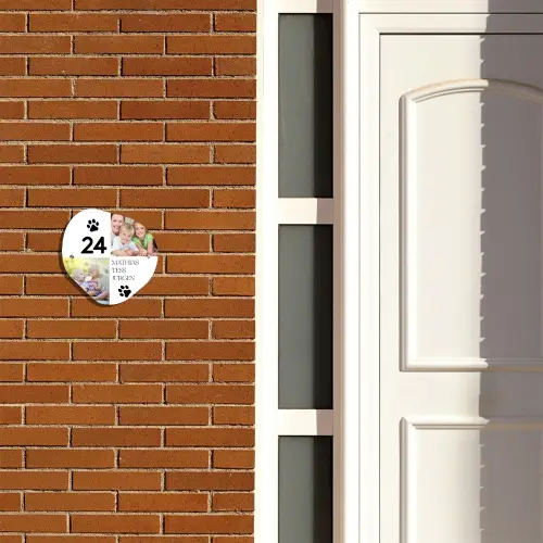 Familieportret met pootafdrukken - Klassiek Naambord Organisch middel -sfeer3