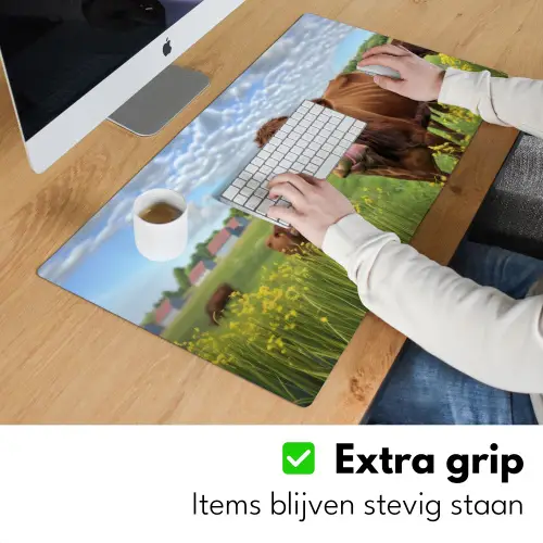 Koe - Weide - Bloemen Muismat XXL klein -sfeer3