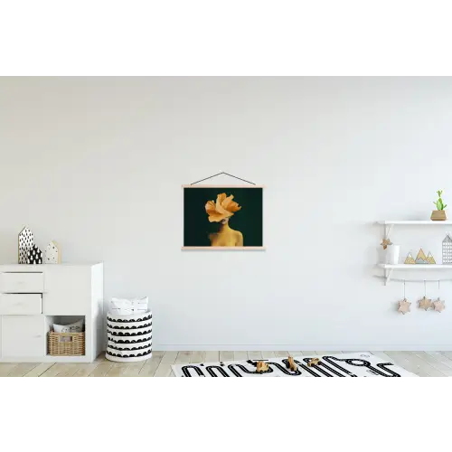 Vrouw - Hoed - Geel textielposter latten blank klein -kinderkamer