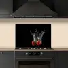 Aardbeien - Fruit - Water - Zwart - Rood keuken achterwand spatscherm klein -sfeer1