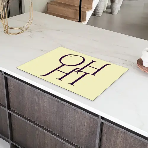 Oh hi - Geel - Monogram Inductie beschermer vinyl 3mm klein -sfeer8