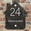 Gebarsten steen - Klassiek Naambord Huisje klein -sfeer6