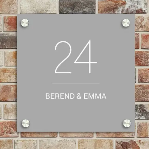 Effen lichtgrijs - Klassiek Naambord Vierkant klein -sfeer2