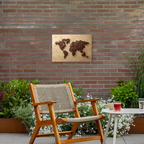 Wereldkaart - Zandkleur - Koffiebonen Tuinposter op houten frame 2 cm dik klein -sfeer3