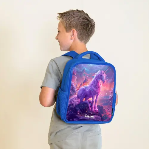 Paarse Eenhoorn in Magische Omgeving Kinderrugzak - Blauw middel -sfeer2
