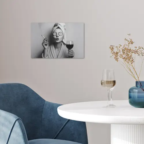 Vrouw - Masker - Wijn - Sigaret poster papier klein -sfeer3