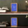 Blauw - I am that woman - Sierlijk - Minimalistisch Light Box met kabel (Tafellamp) klein -sfeer3