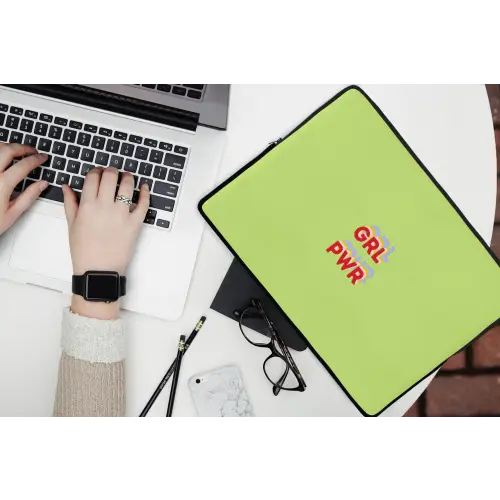 Grl pwr - Groen - Rood - 3D laptophoes neopreen klein -bureau