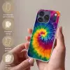 Regenboogkleuren - Spiraal - Kleurrijk Telefoonhoesje iPhone 17 Pro klein -sfeer3_NL