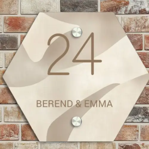Beige organisch - Klassiek Naambord Hexagon klein -sfeer2