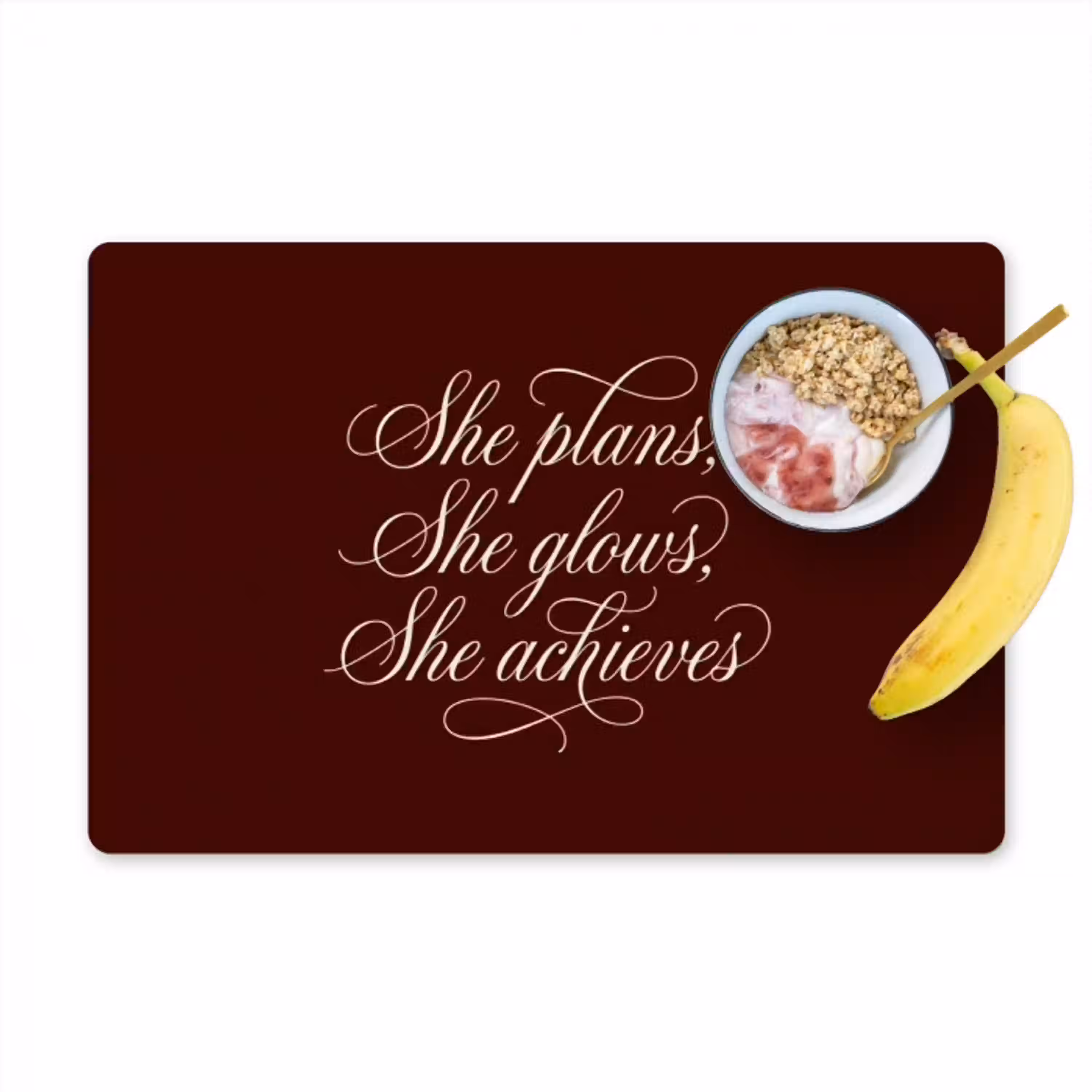 She plans she glows she achieves - Rood - Cursief Placemat vinyl groot -zzzproduct_Kitchenyeah-website