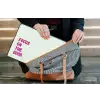 Focus on the good - Beige - Roze laptophoes neopreen klein -tas