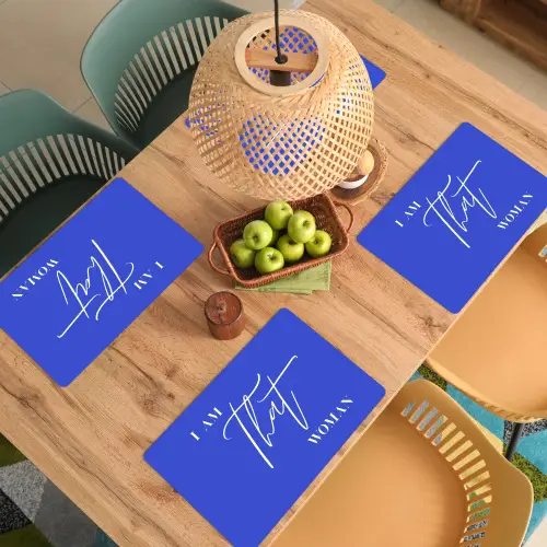 Blauw - I am that woman - Sierlijk - Minimalistisch Placemat vinyl groot -zzsfeer5_Kitchenyeah-website