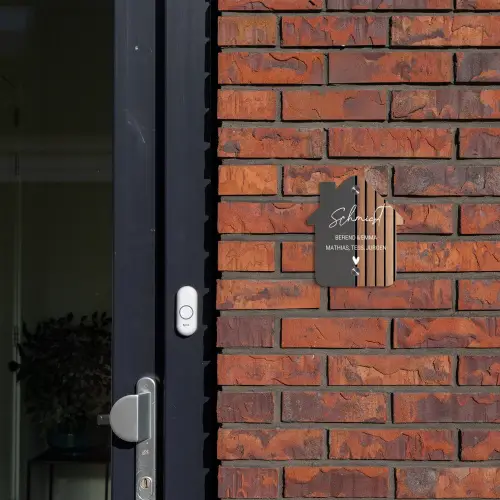 Hout en antraciet - Sierlijk Naambord Huisje klein -sfeer2