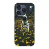 Astronaut - Bloemen - Veld - Geel Telefoonhoesje iPhone 17 Pro klein -3d