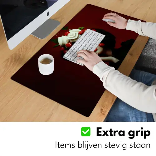 Vrouw - Kersen - Slagroom Muismat XXL klein -sfeer3