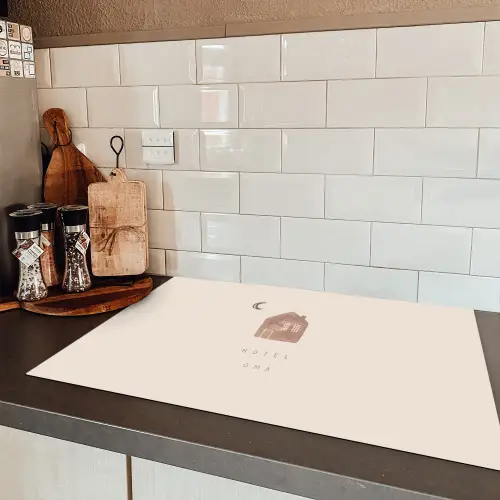 Spreuken - Hotel oma - Oma - Quotes Inductie beschermer vinyl 3mm klein -sfeer3