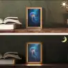 Kwal - Lichtgevend - Tentakels - Blauw Light Box met kabel (Tafellamp) klein -sfeer3