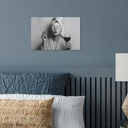 Vrouw - Masker - Wijn - Sigaret poster papier klein -sfeer2