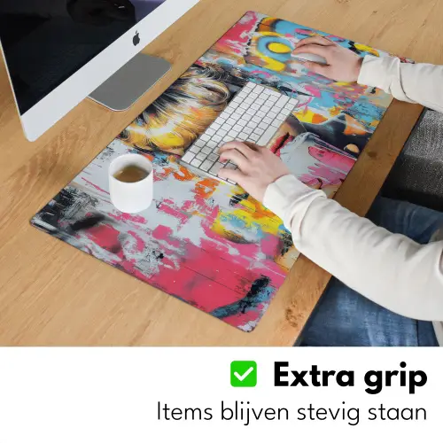 Expressief - Milkshake - Vrouw - Felle kleuren Muismat XXL klein -sfeer3