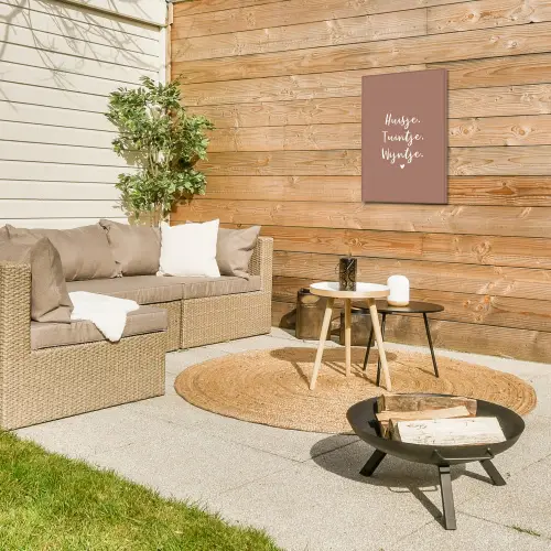 huisjetuintjewijntje-roze Tuinposter op houten frame 2 cm dik klein -sfeer2