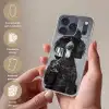 Hond - Krullen - Zonnebril - Wijn Telefoonhoesje iPhone 17 Pro Max klein -sfeer3_NL