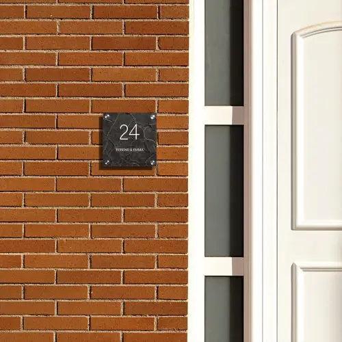Gebarsten steen - Klassiek Naambord Vierkant klein -sfeer3-XS
