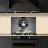 Vrouw - Zwart Wit - Ketting - Zonnebril keuken achterwand spatscherm klein -sfeer1