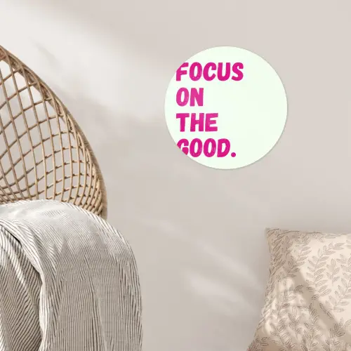 Focus on the good - Beige - Roze Wandcirkel behangsticker klein -sfeer4