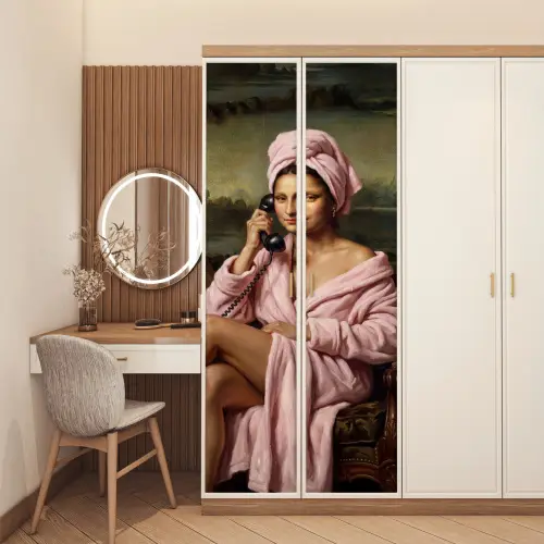 Mona - Klassiek - Roze deurposter klein -sfeer3