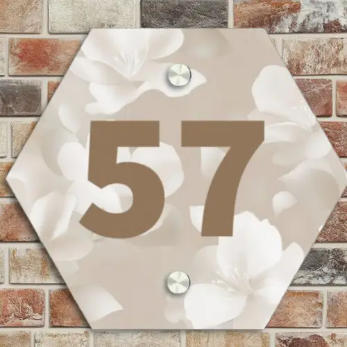 Beige bloemen - Traditioneel Naambord Hexagon klein -sfeer2