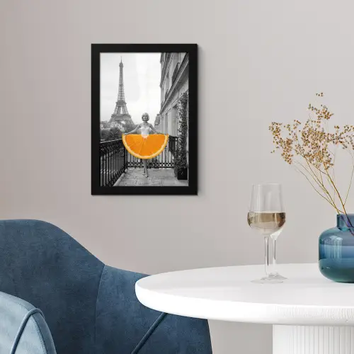 Sinaasappel - Eiffeltoren - Vrouw fotolijst zwart zonder passe partout klein -sfeer4