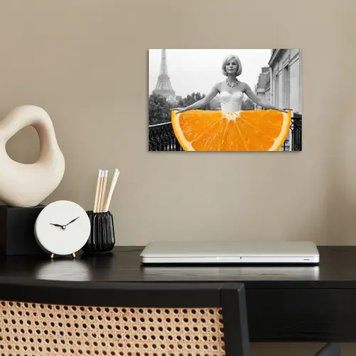 Sinaasappel - Eiffeltoren - Vrouw poster papier klein -sfeer1