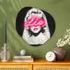 Neon - Letters - Vintage - Vrouw Wandcirkel Organisch Aluminium middel -sfeer2
