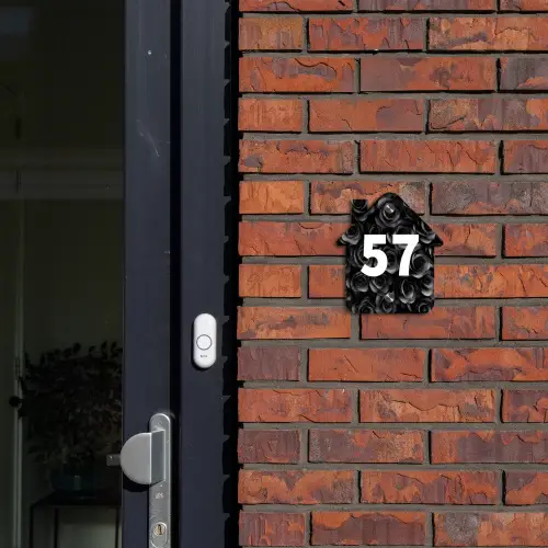 Zwarte rozen - Traditioneel Naambord Huisje klein -sfeer2