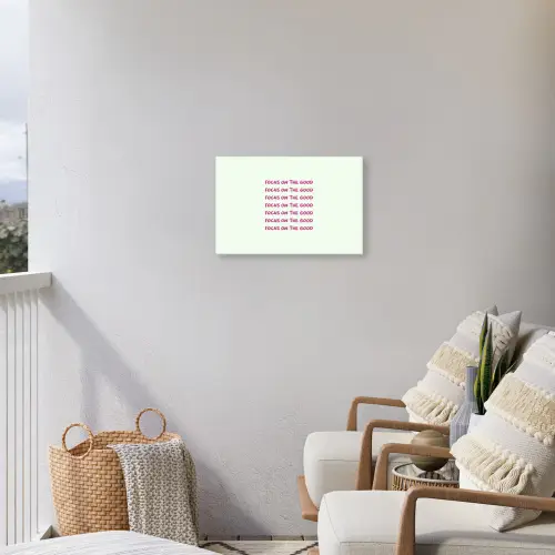 Focus on the good - Roze Tuinposter op houten frame 2 cm dik klein -sfeer1