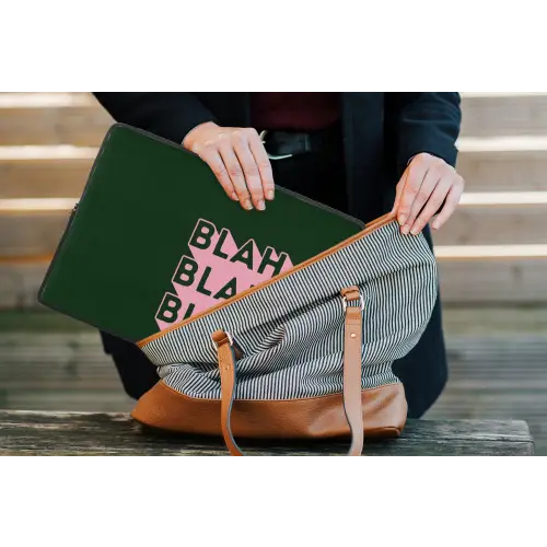 Donkergroen - Tekst - Schaduw - Grafisch laptophoes neopreen klein -tas