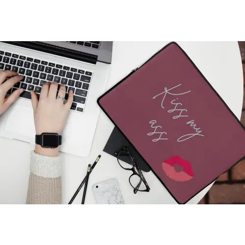 Kiss my ass - Lip - Bordeaux laptophoes neopreen klein -bureau