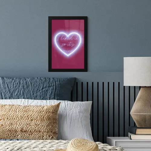 I liked it so it's mine - Neon hart - Roze fotolijst zwart zonder passe partout klein -sfeer3