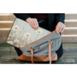 Madelief - Illustratie - Wit laptophoes neopreen klein -tas