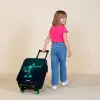 Voetballer trapt met kracht in digitale vorm Kinderkoffer - Zwart klein -sfeer1
