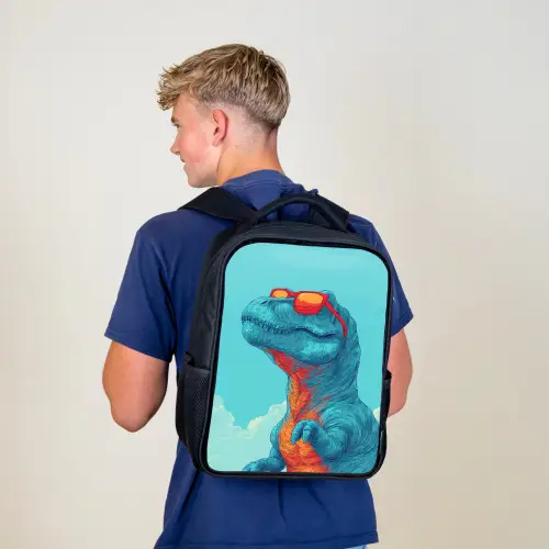 T-Rex - Blauw - Wolken - Zonnebril Rugzak - Zwart middel -sfeer8