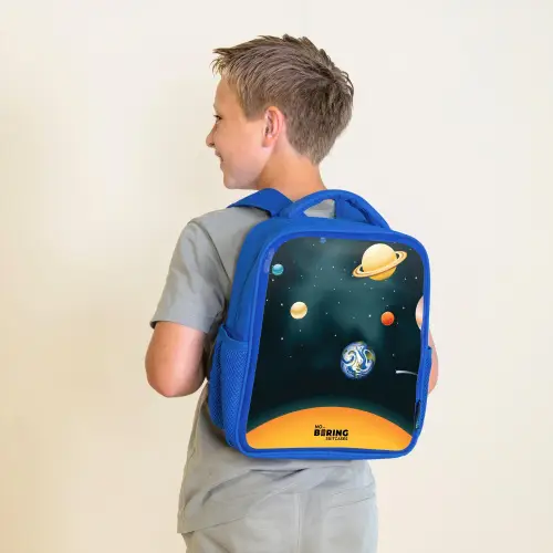 Ruimte met planeten Kinderrugzak - Blauw middel -sfeer2