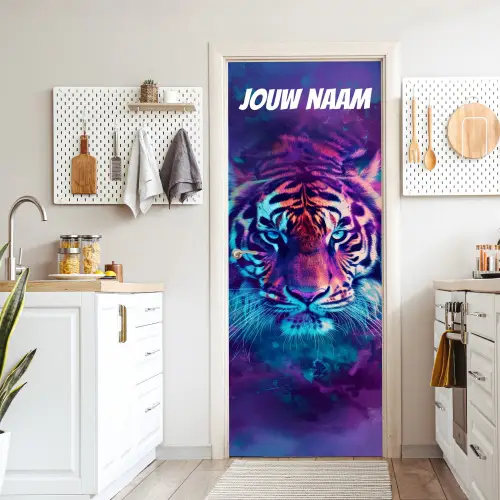 Neon tijgerkop met felle kleuren en de tekst “Deze kamer is van: jouw naam”. deurposter klein -sfeer5