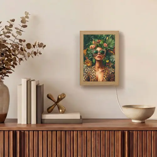 Vrouw - Panterprint - Jungle - Natuur - Luxe Light Box met kabel (Tafellamp) klein -sfeer2