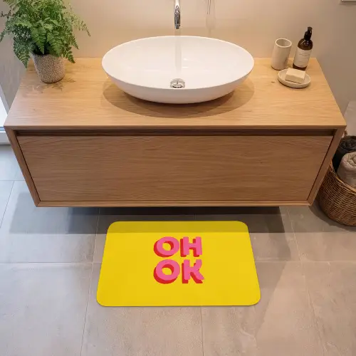 Oh ok - 3D - Geel - Roze Badmat klein -sfeer1
